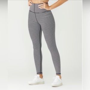 NWOT WOMENS GLYDER TRUE LEGGINGS BLACK AND WHITE STRIPE SIZE SMALL